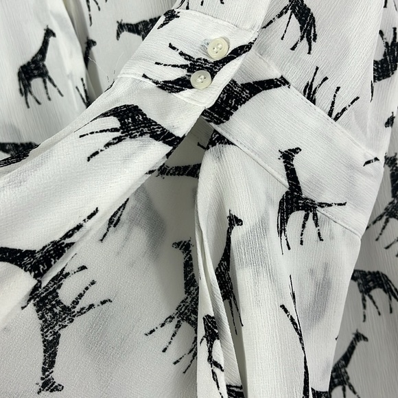 Chicos Giraffe Novelty Print Flare Sleeve Button Up Blouse Top Womens Size S - Picture 5 of 12